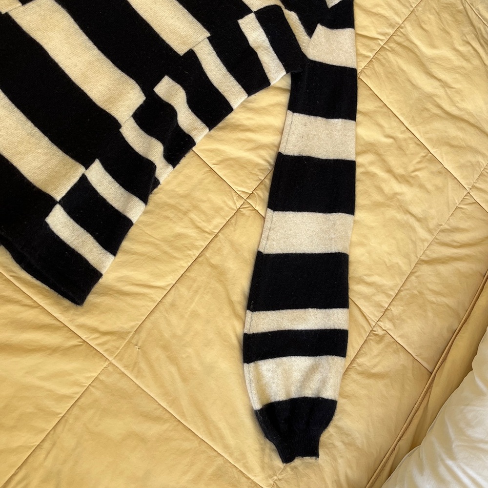 Neiman Marcus Black and White Striped Sweater - Picture 5 of 6